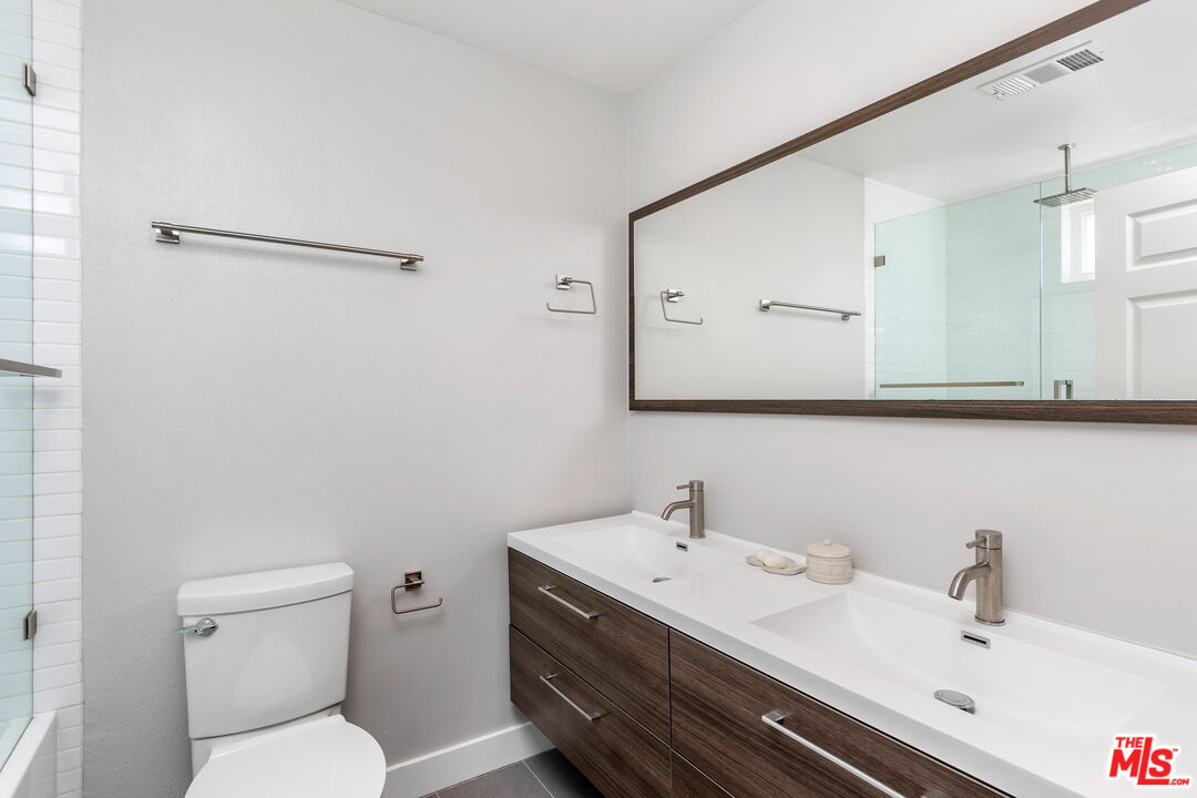 1240 24th St Unit: 1
