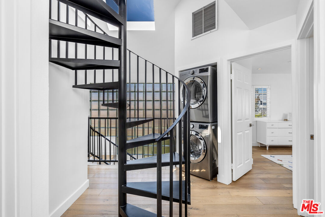 1240 24th St Unit: 1