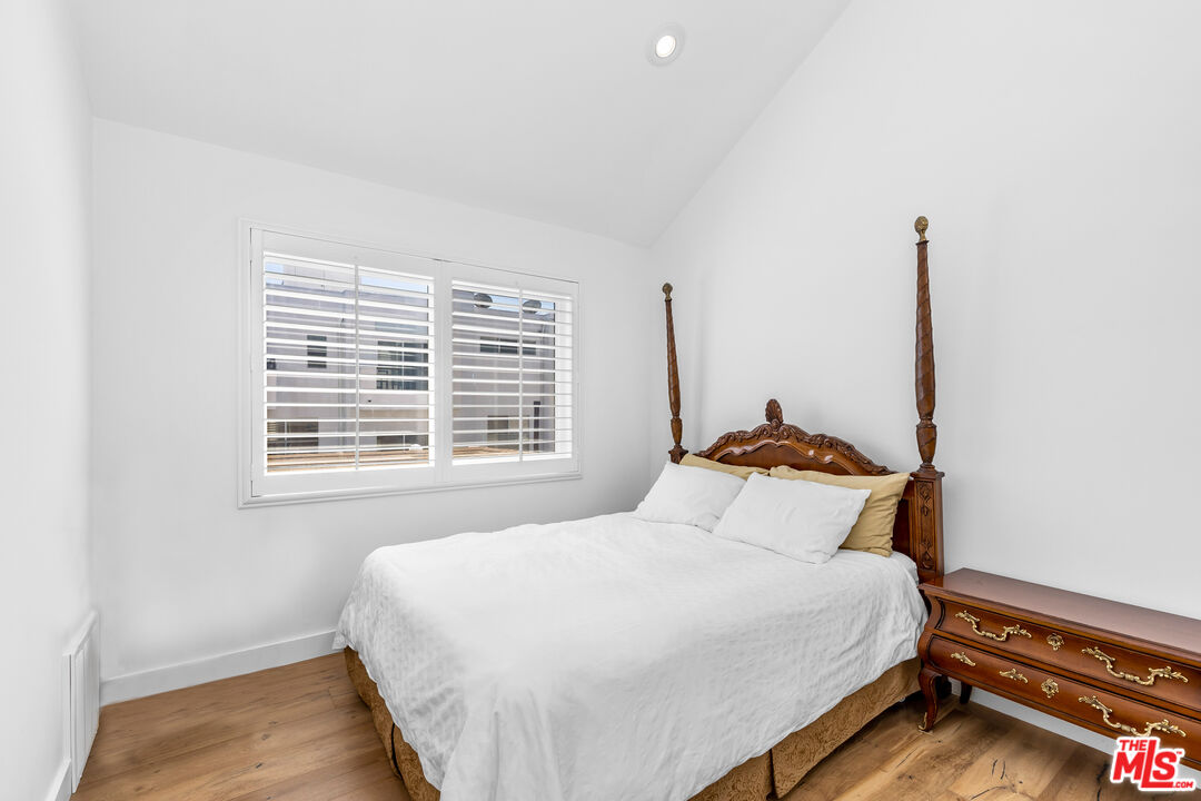 1240 24th St Unit: 1