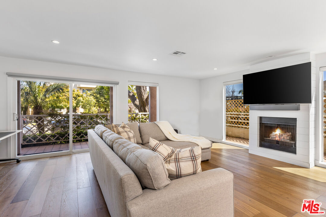 1240 24th St Unit: 1
