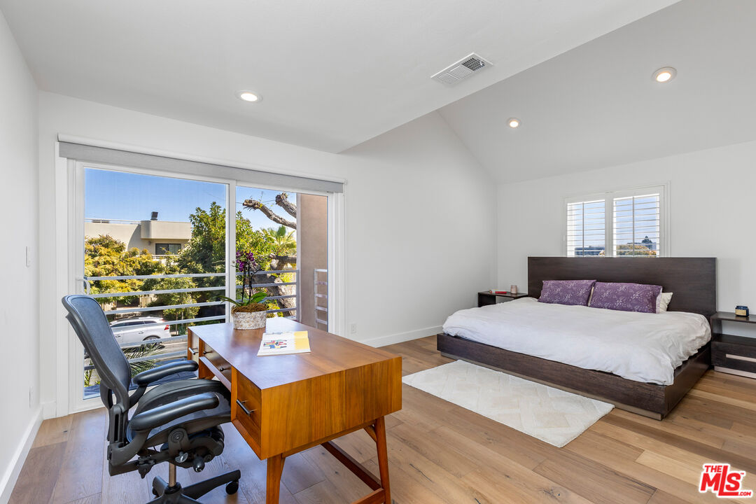 1240 24th St Unit: 1