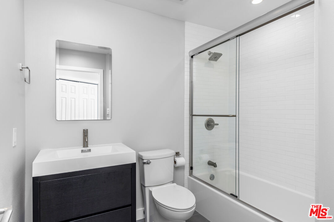 1240 24th St Unit: 1