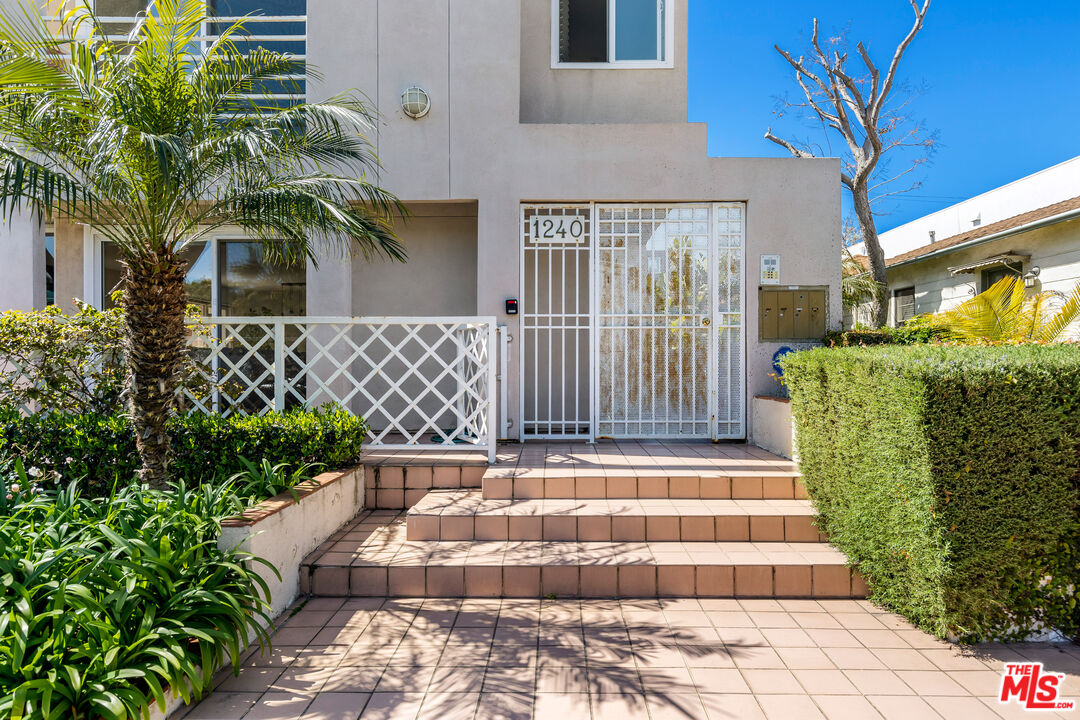 1240 24th St Unit: 1