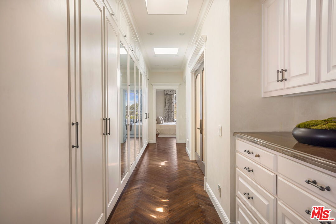 1335 Club View Dr