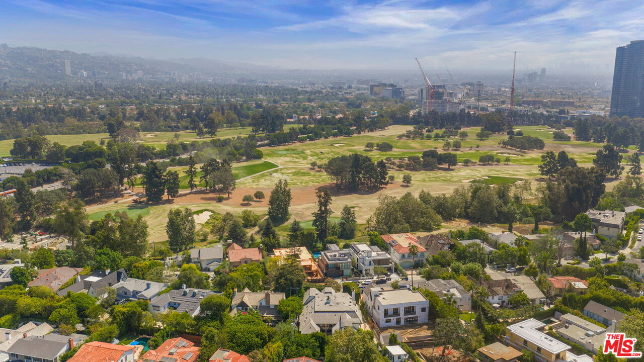 1335 Club View Dr