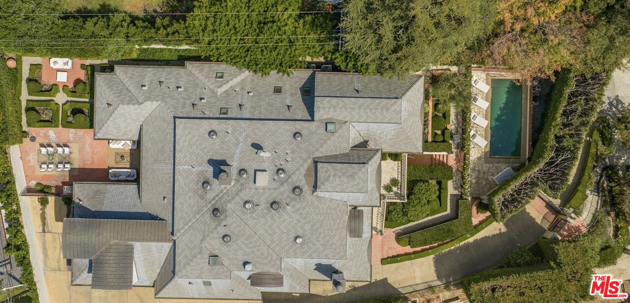 1335 Club View Dr