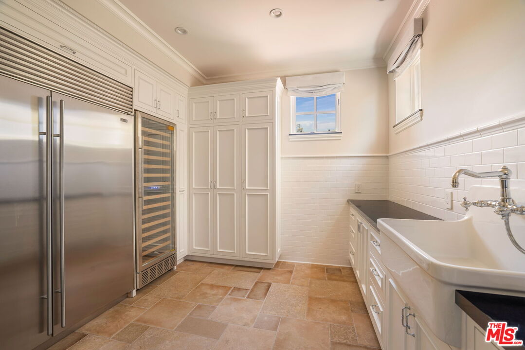1335 Club View Dr