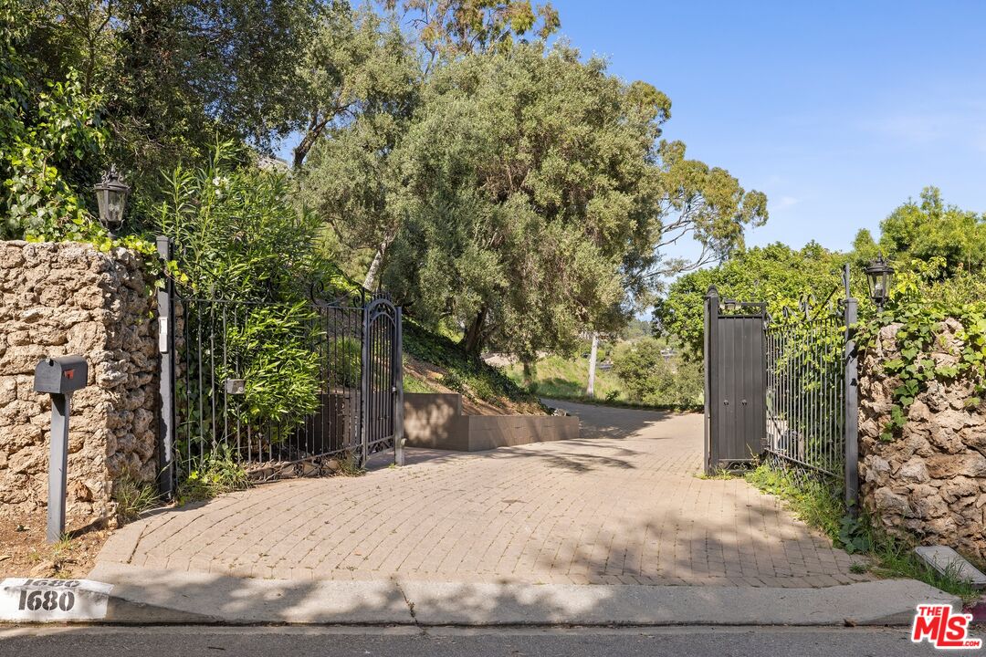 1680 Alta Mura Rd