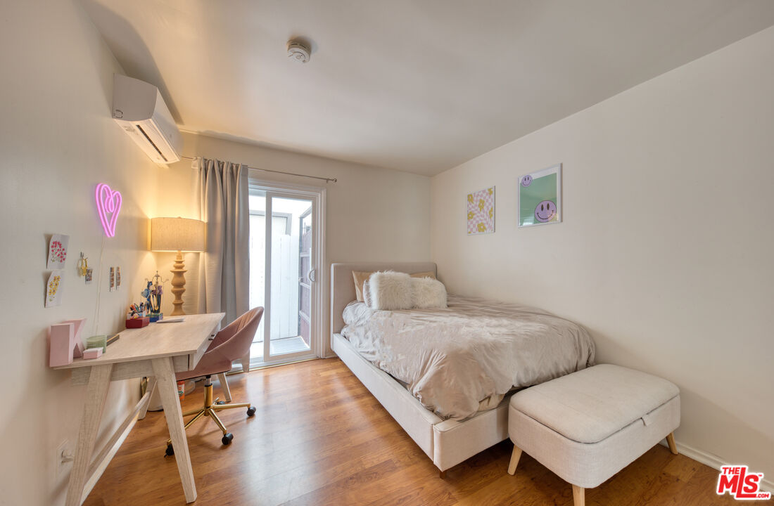 1524 Berkeley St Unit: 5