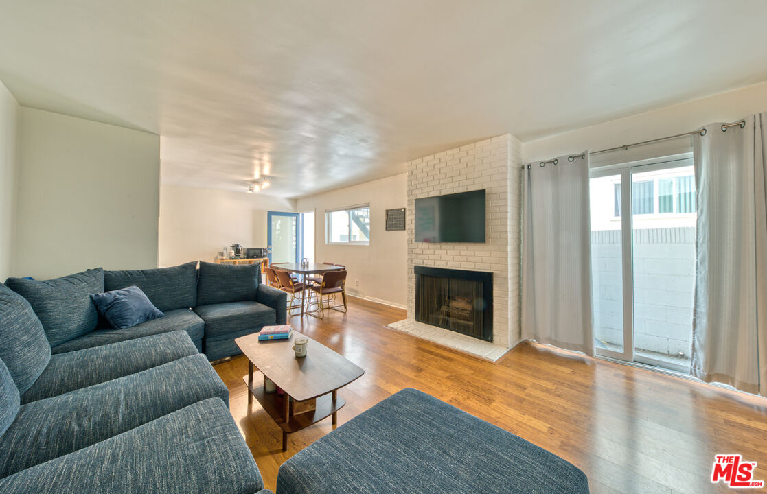 1524 Berkeley St Unit: 5