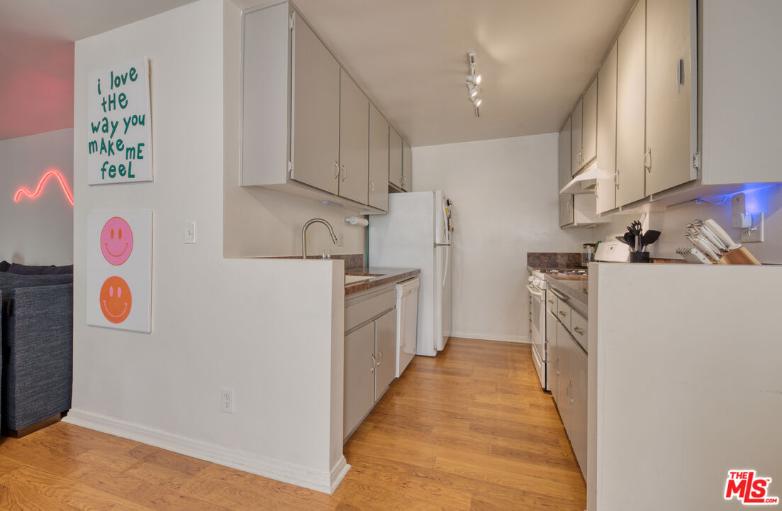1524 Berkeley St Unit: 5