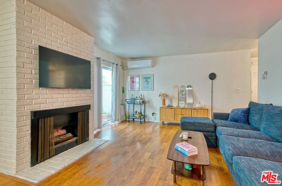 1524 Berkeley St Unit: 5