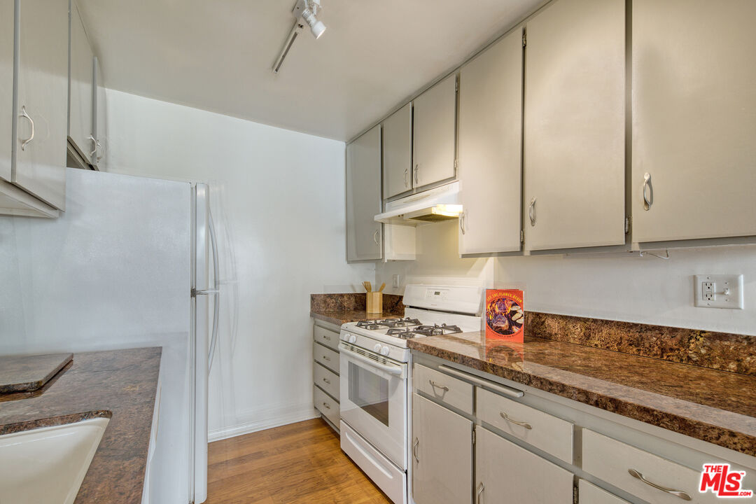 1524 Berkeley St Unit: 5