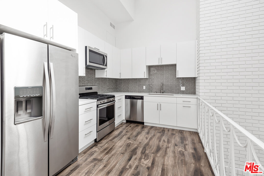 764 N Doheny DR Unit: 2