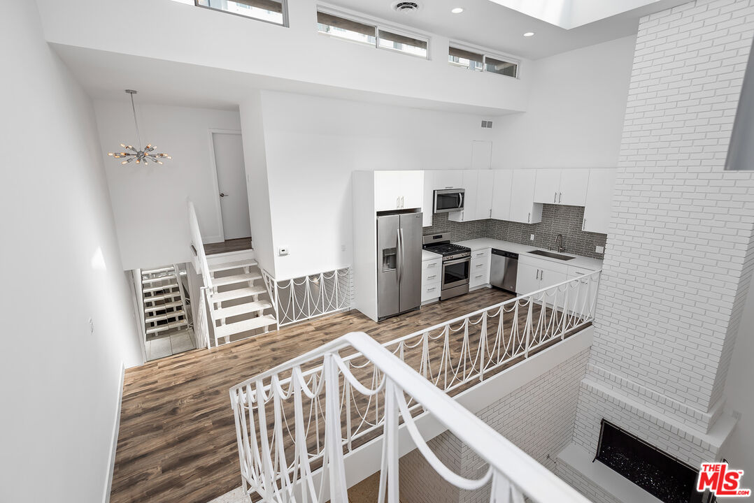 764 N Doheny DR Unit: 2