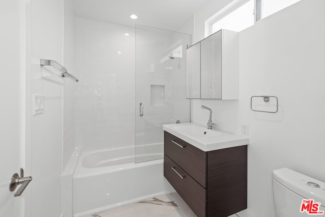 764 N Doheny DR Unit: 2