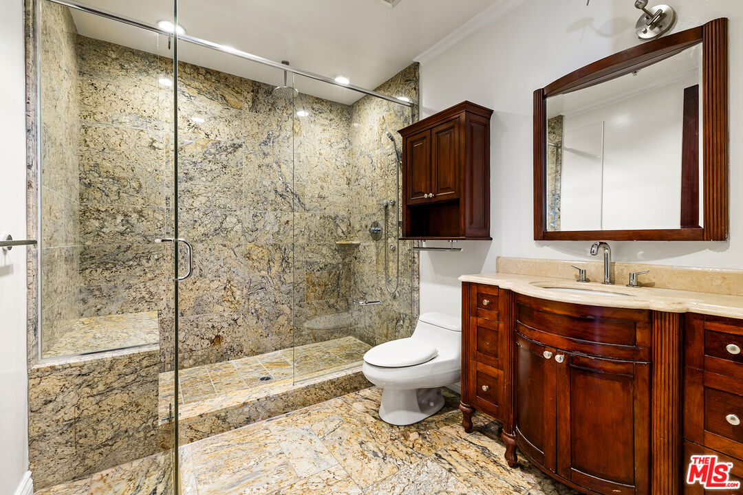 632 N Kings Rd Unit: 101