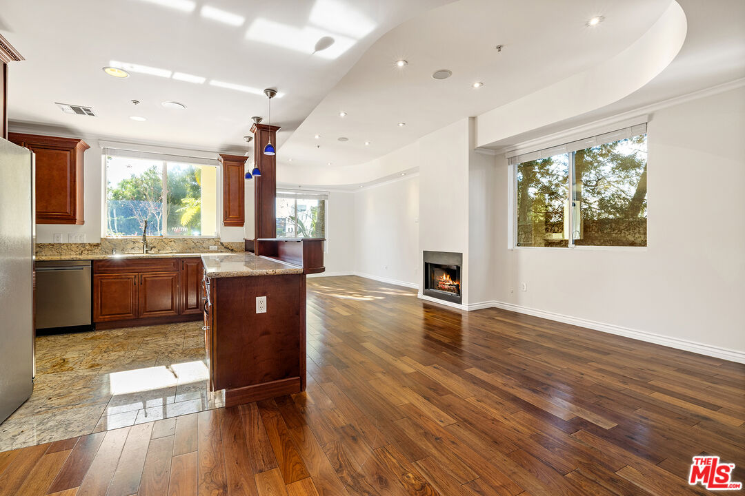 632 N Kings Rd Unit: 101