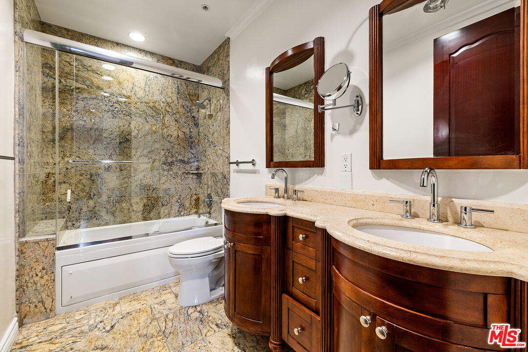 632 N Kings Rd Unit: 101