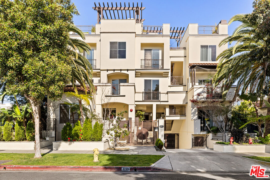 632 N Kings Rd Unit: 101