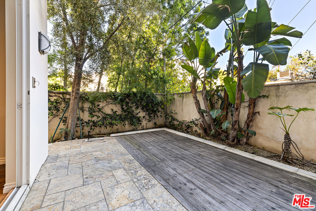 632 N Kings Rd Unit: 101