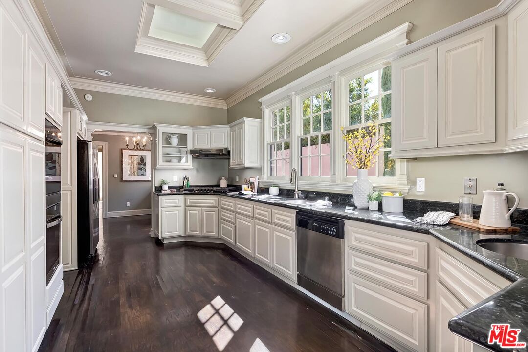803 N Rexford Dr