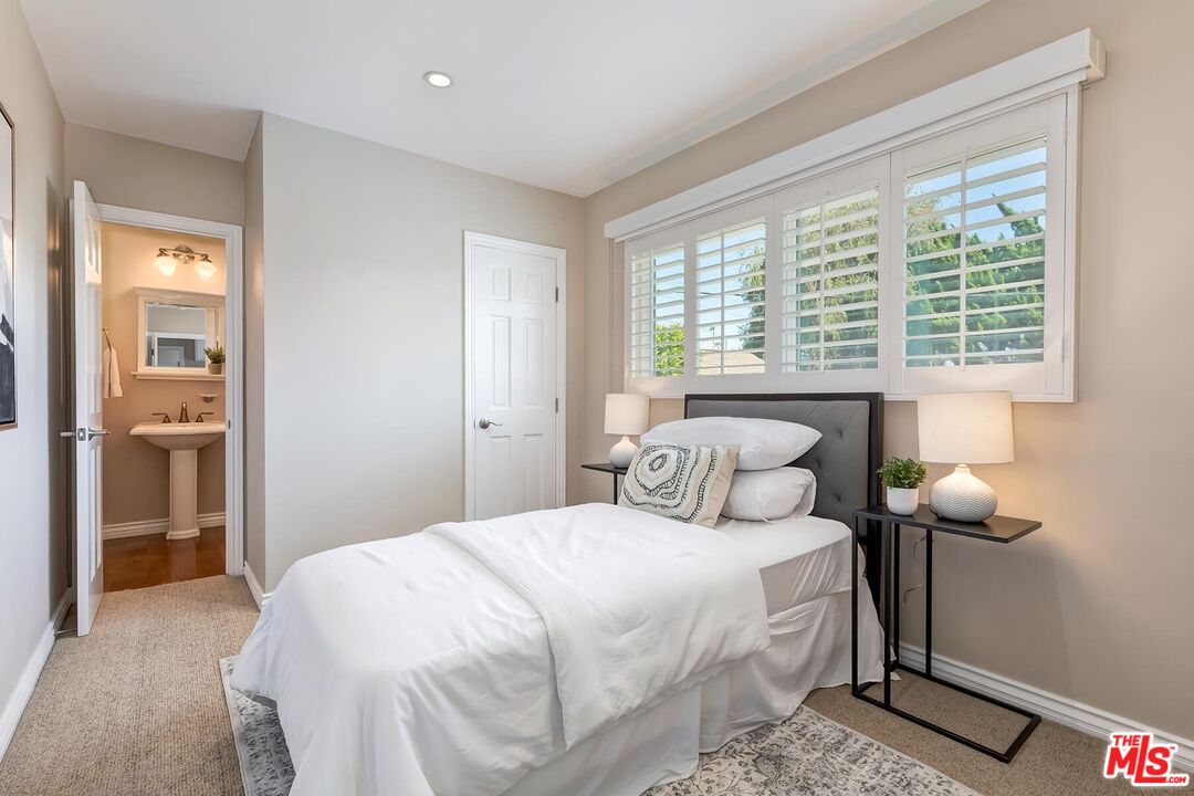 2302 Duxbury Cir