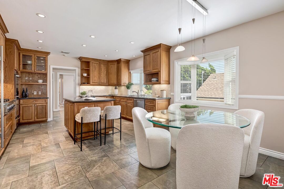 2302 Duxbury Cir