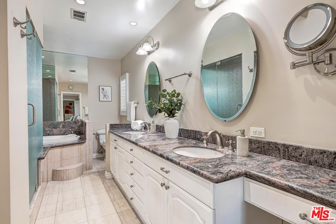 2302 Duxbury Cir