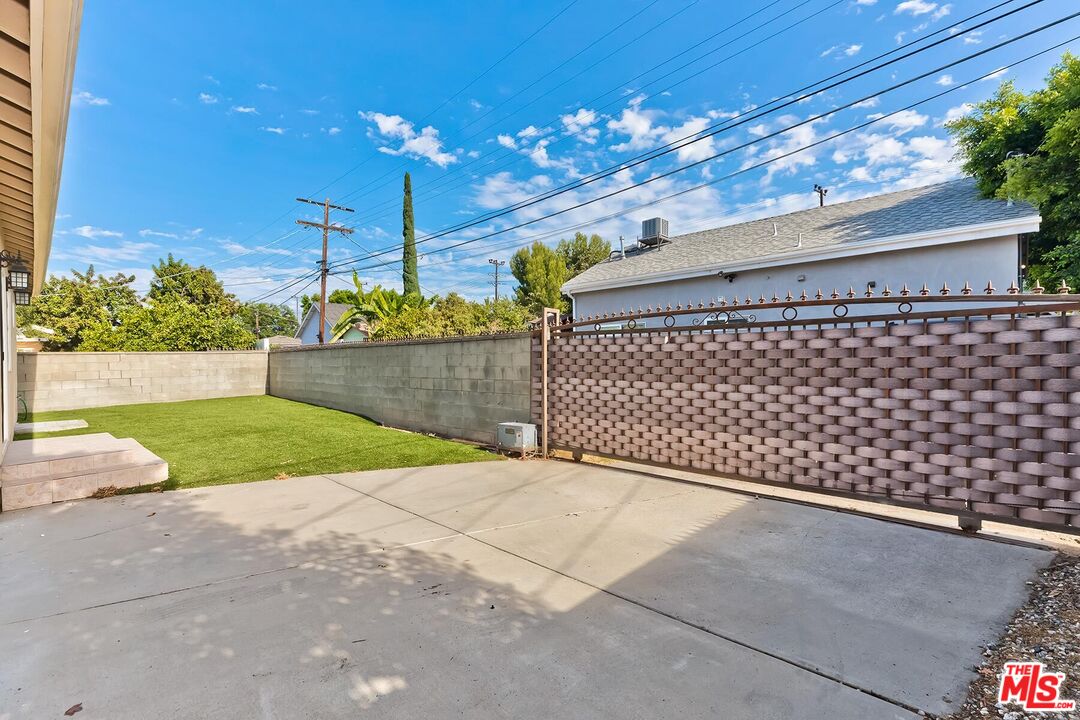 17322 Martha St