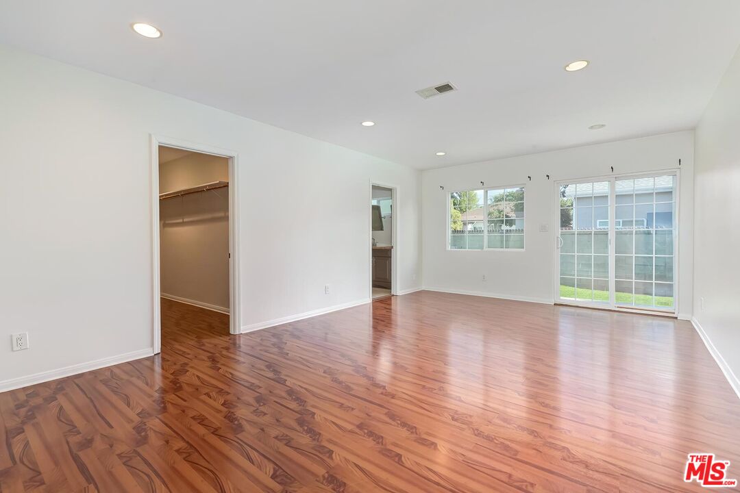 17322 Martha St