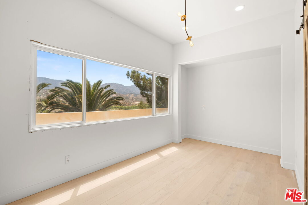5255 Soledad Canyon Rd