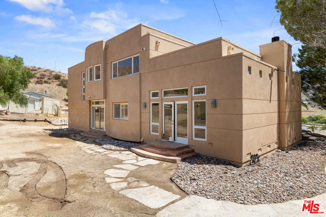 5255 Soledad Canyon Rd
