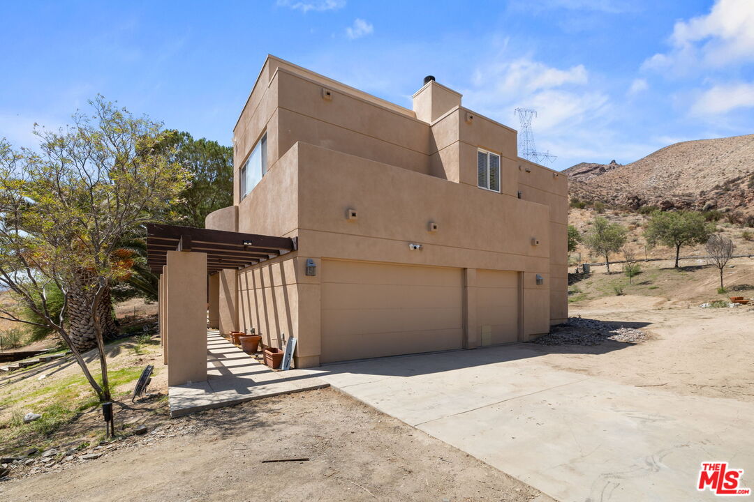 5255 Soledad Canyon Rd