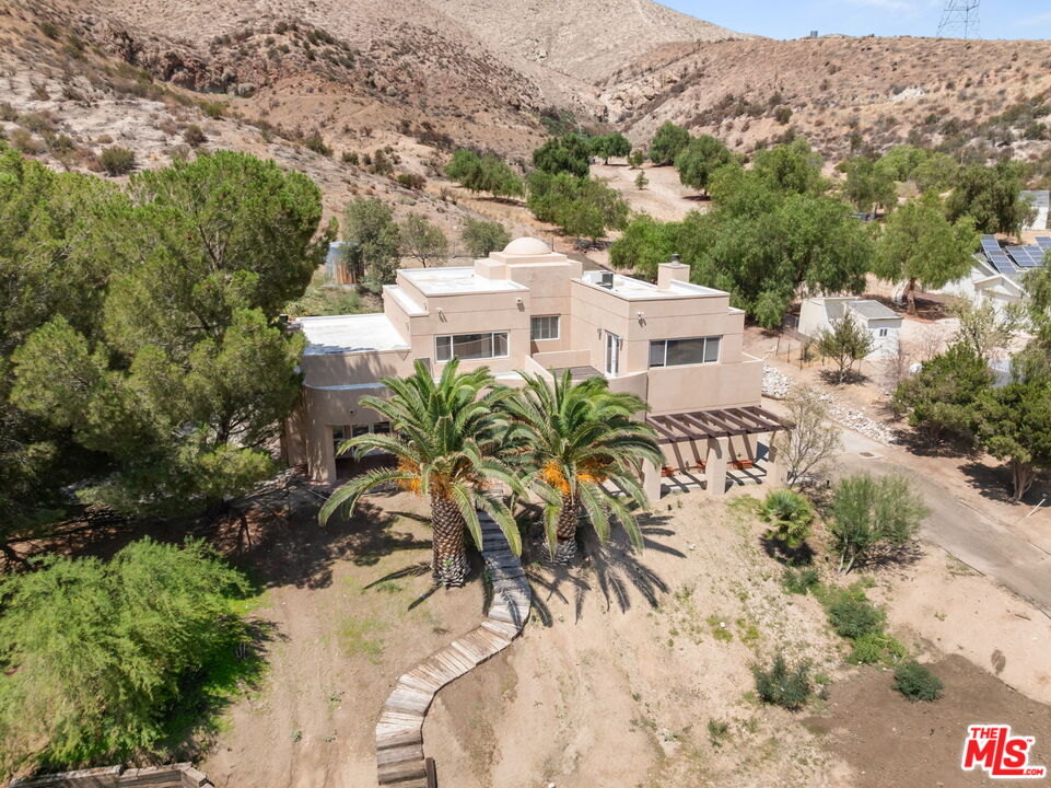 5255 Soledad Canyon Rd