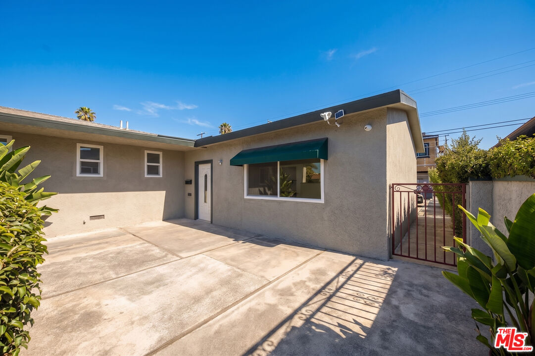 1457 E Chapman Ave