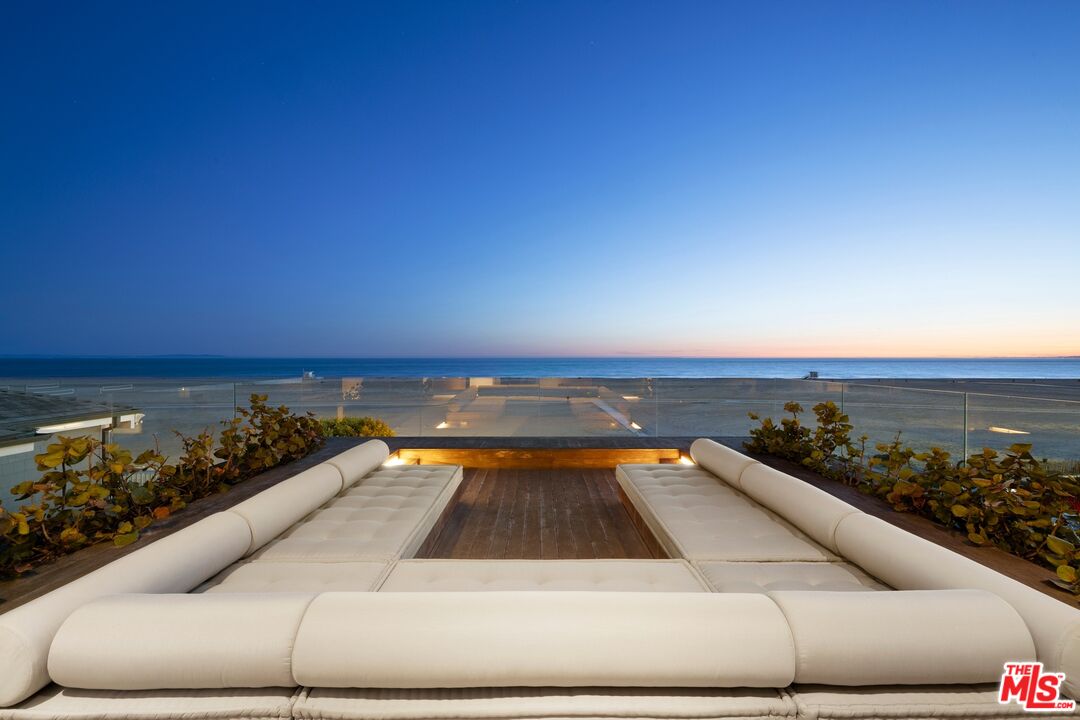 547 Palisades Beach Rd