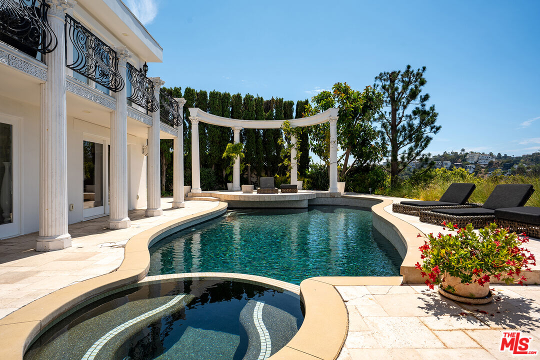 8020 Zeus Dr