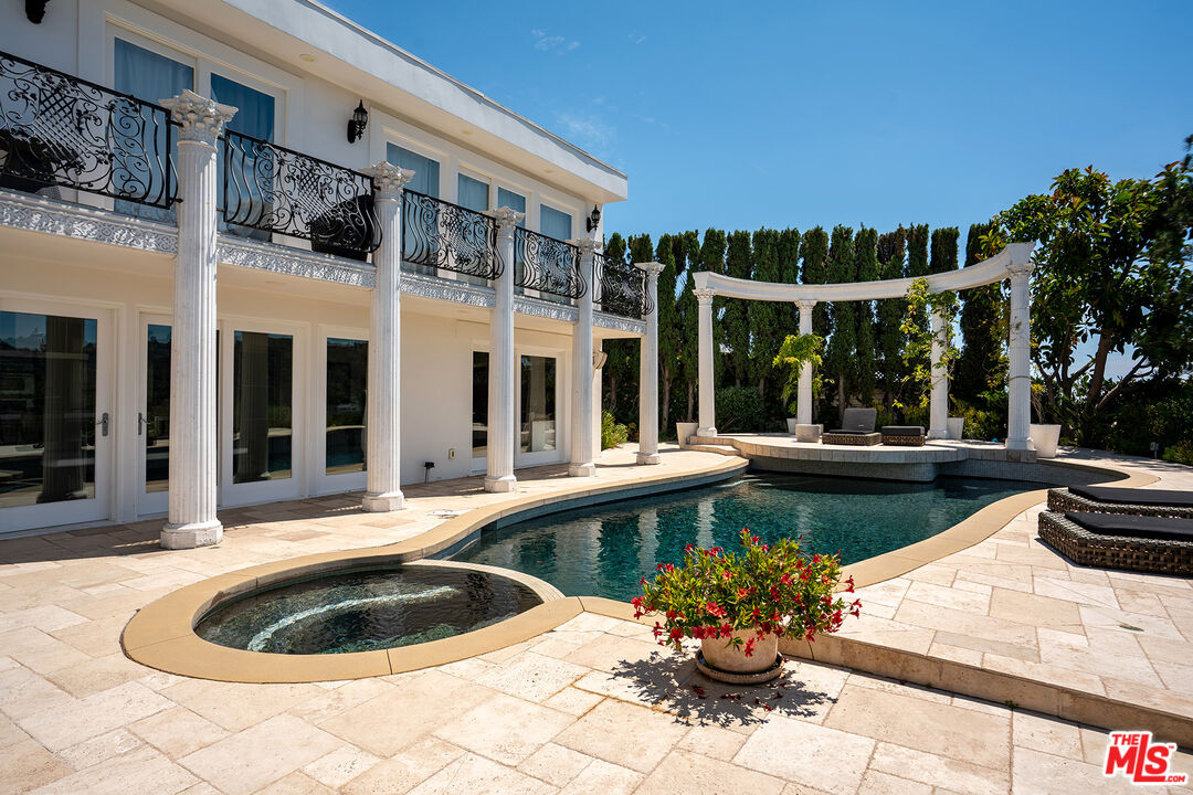 8020 Zeus Dr