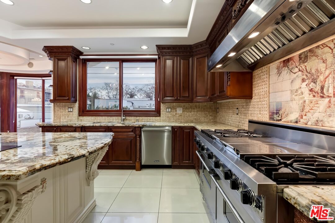 332 S Almont Dr