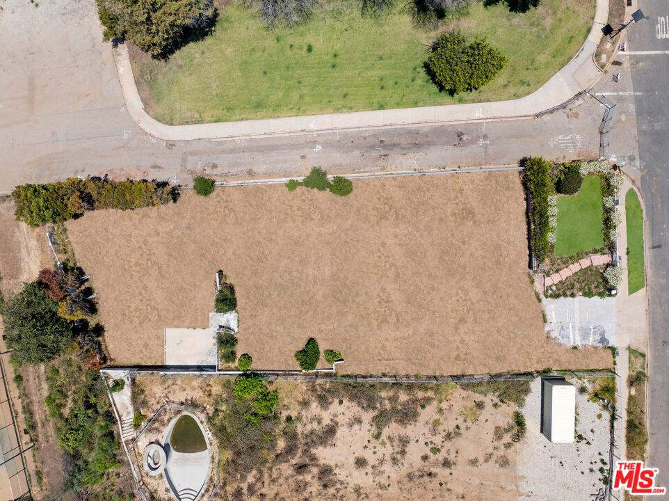683 Alma Real Dr