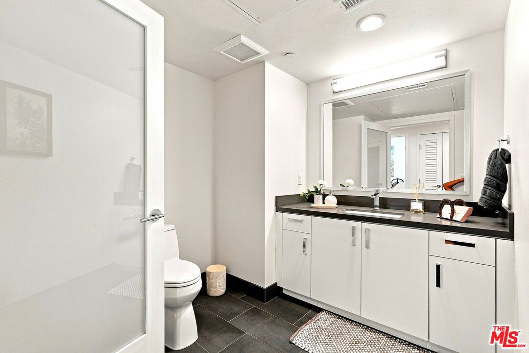 4240 Laurel Canyon Blvd Unit: 305