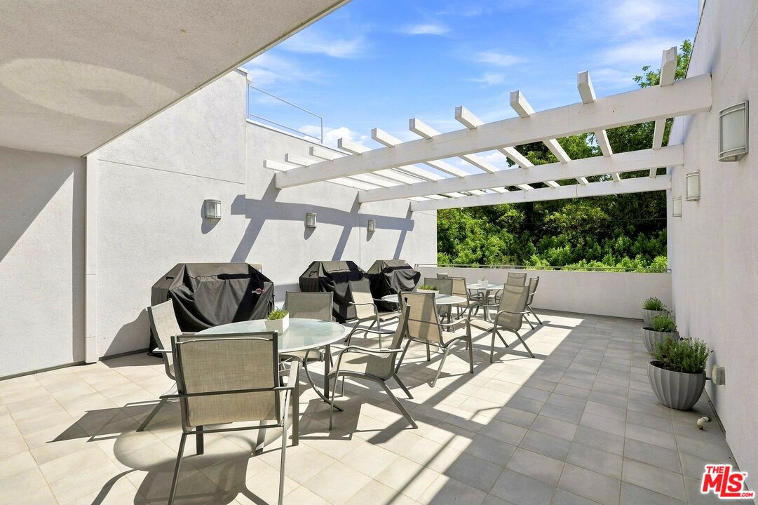 4240 Laurel Canyon Blvd Unit: 305