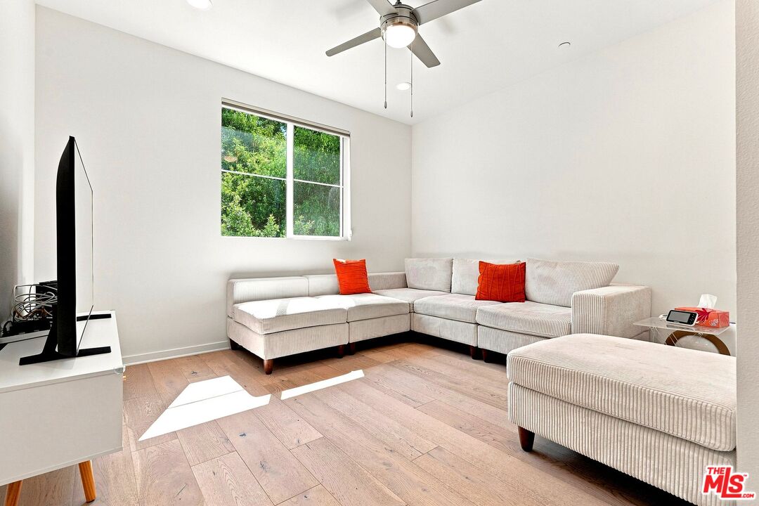 4240 Laurel Canyon Blvd Unit: 305