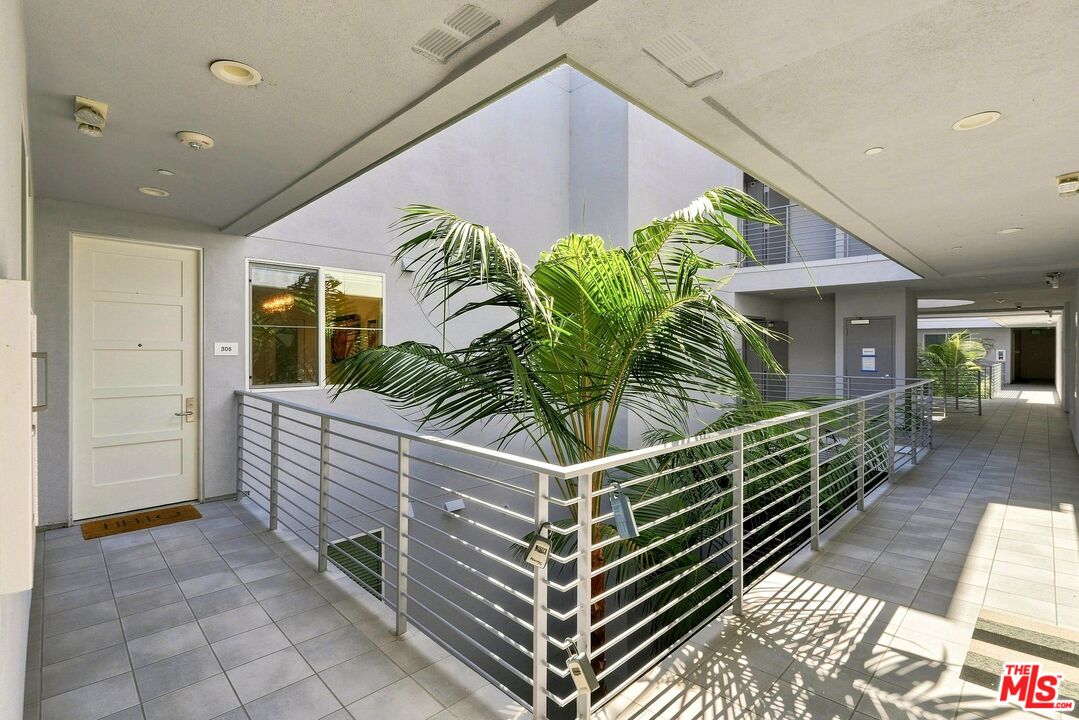 4240 Laurel Canyon Blvd Unit: 305