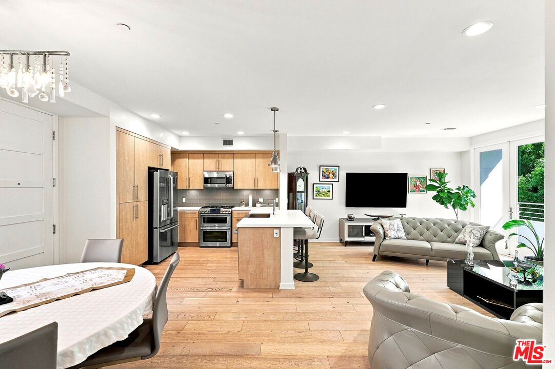 4240 Laurel Canyon Blvd Unit: 305