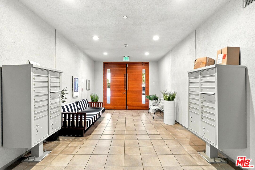 4240 Laurel Canyon Blvd Unit: 305