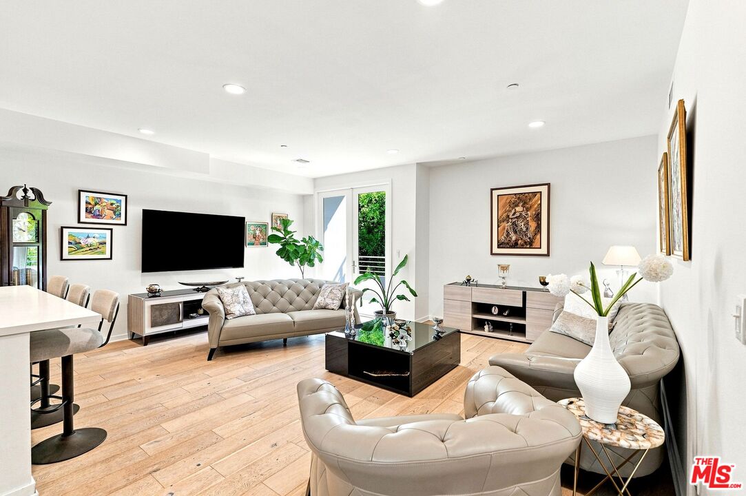 4240 Laurel Canyon Blvd Unit: 305