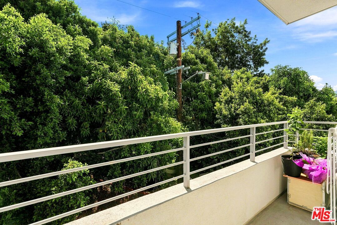 4240 Laurel Canyon Blvd Unit: 305