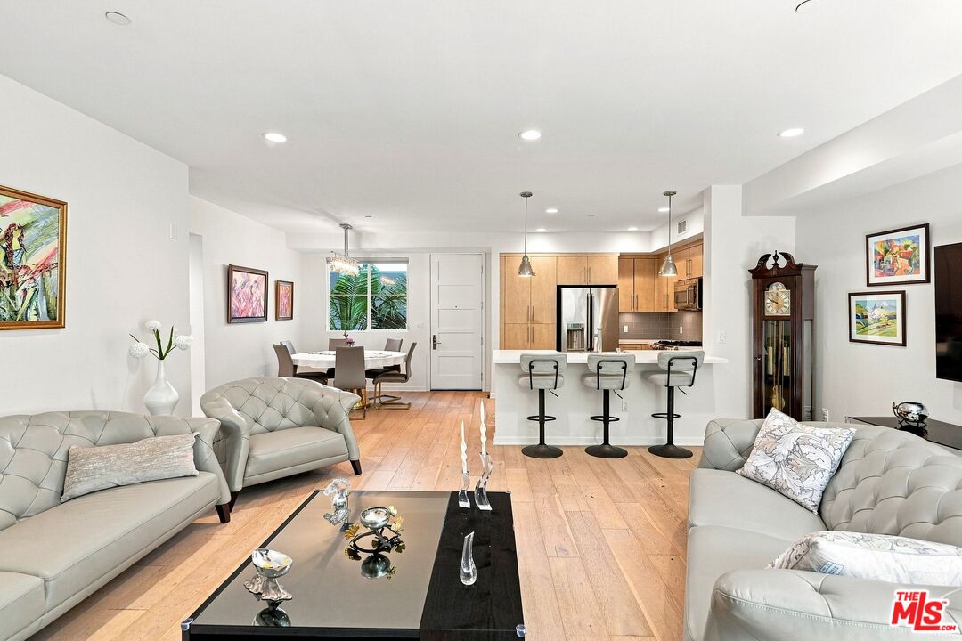 4240 Laurel Canyon Blvd Unit: 305